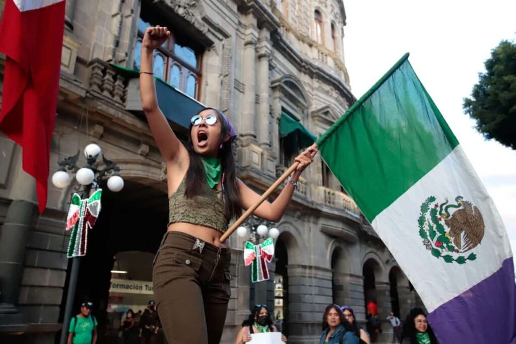 Primer 8M de Claudia Sheinbaum: Entre Vallas, Discursos y Deudas Pendientes