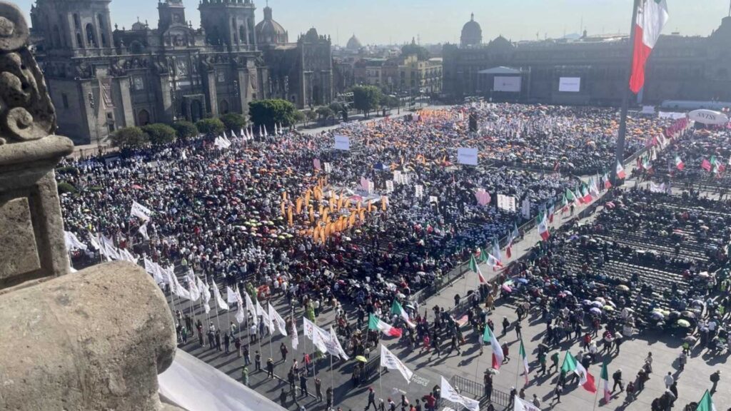 Sheinbaum encabeza concentración en el Zócalo en medio de tensiones comerciales con EU