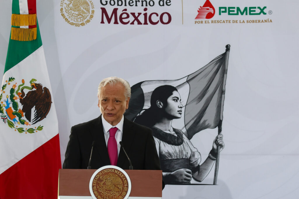 Claudia Sheinbaum firma decreto de leyes en materia energética