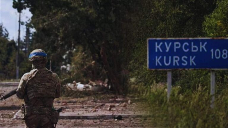 Ucrania se repliega en Kursk mientras Rusia duda sobre tregua