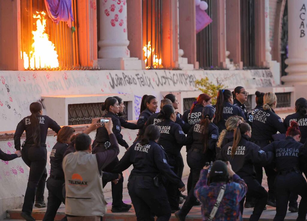 Más de 200 mil mujeres marchan en la Ciudad de México el 8M