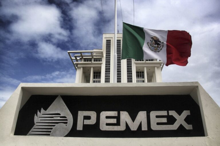 Gobierno amplía plazo para pago de deuda a proveedores de Pemex
