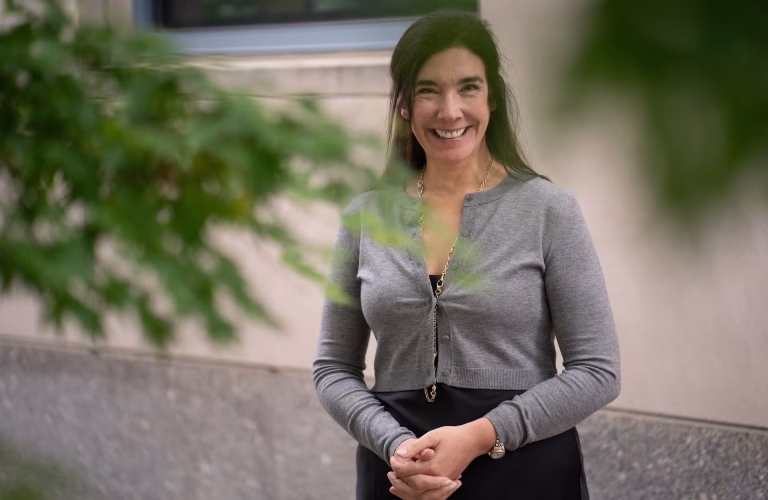 Dolores Albarracín: de un prestigioso premio a la revocación de su financiamiento en EU