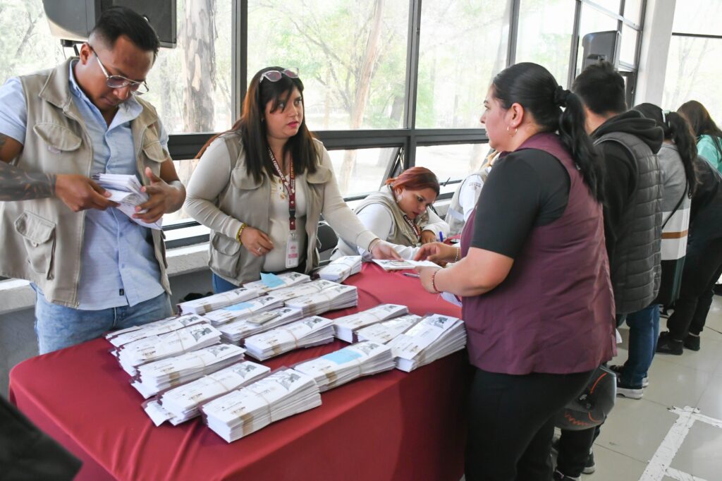 Inicia entrega de tarjetas del Banco del Bienestar en Naucalpan y Tlalnepantla