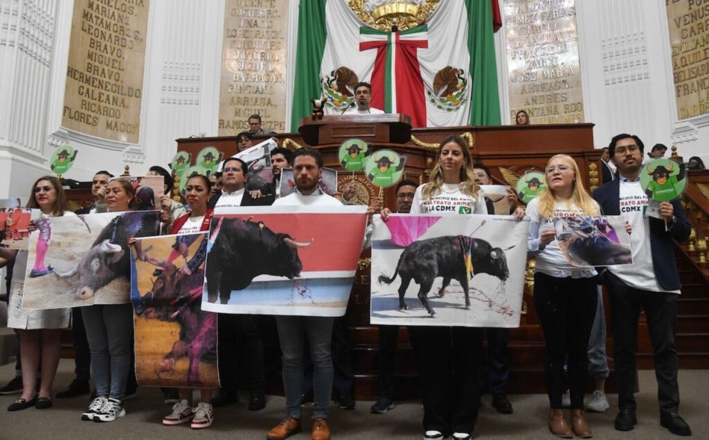 CDMX prohíbe corridas de toros con violencia en histórica reforma