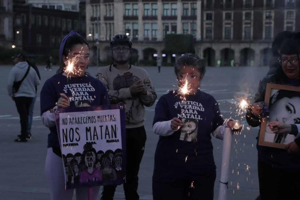 Madres buscadoras realizan ceremonia en Zócalo para recordar a desaparecidas