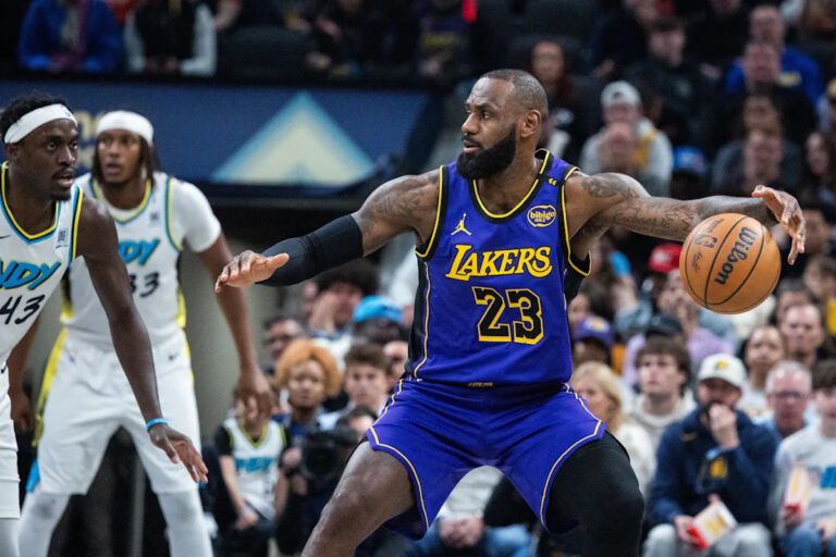 LeBron James da el triunfo a los Lakers en el último segundo