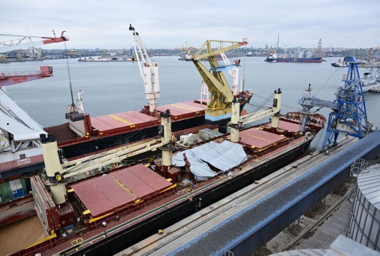 EU acuerda con Rusia y Ucrania reactivar pacto de cereales