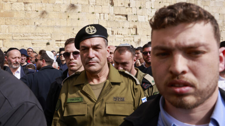 Nuevo jefe militar de Israel asume con promesa de continuar ofensiva contra Hamas