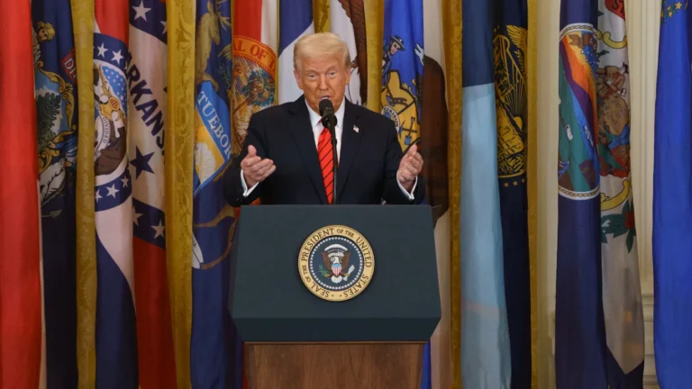 Trump firma orden para desmantelar el Departamento de Educación