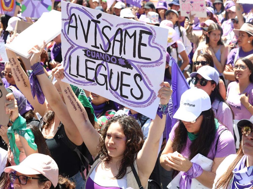 Primer 8M de Claudia Sheinbaum: Entre Vallas, Discursos y Deudas Pendientes