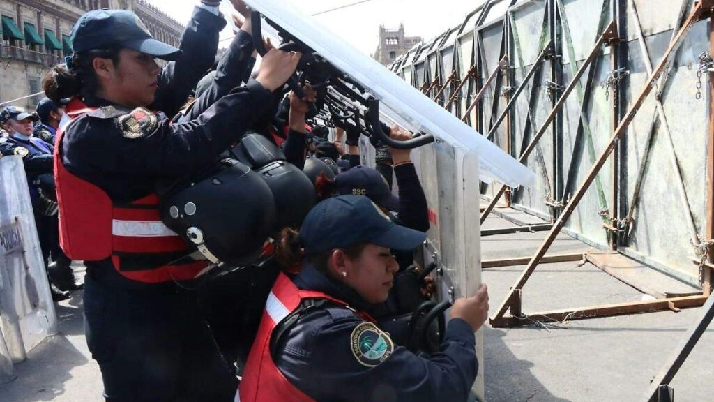 Más de 200 mil mujeres marchan en la Ciudad de México el 8M