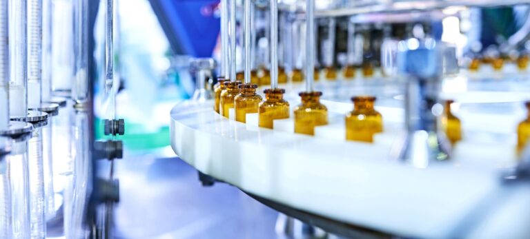 Industria farmacéutica mexicana apuesta por producción local ante desafíos comerciales