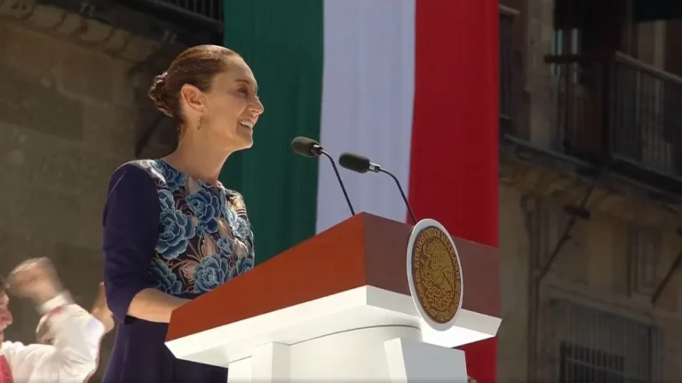 Sheinbaum encabeza concentración en el Zócalo en medio de tensiones comerciales con EU