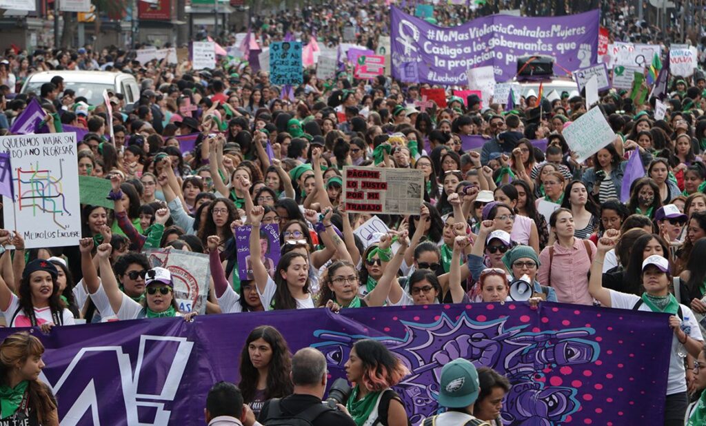 Primer 8M de Claudia Sheinbaum: Entre Vallas, Discursos y Deudas Pendientes