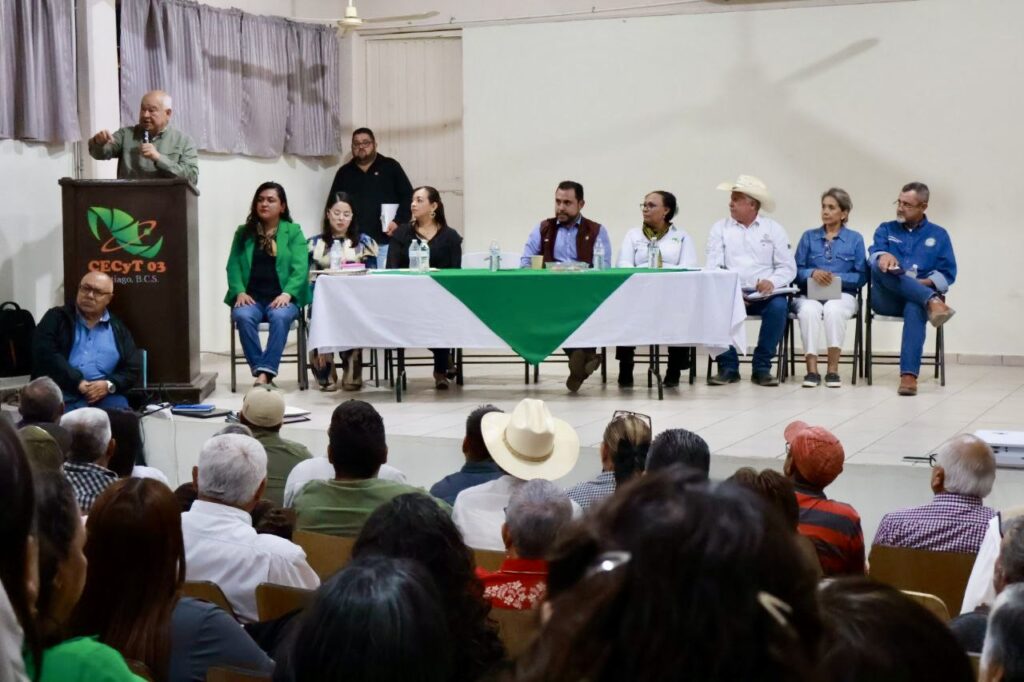 Gobernador de BCS presenta plan contra la sequía ante ganaderos de Los Cabos