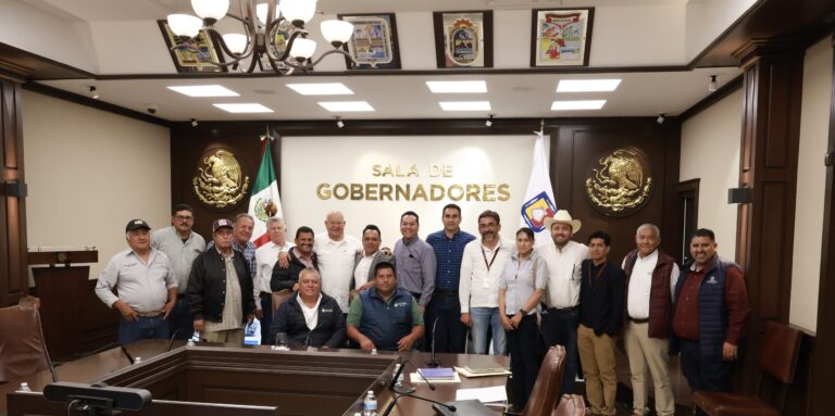 Víctor Castro lidera la regularización en el Distrito 066 Santo Domingo