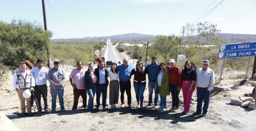 Gobernador de BCS supervisa construcción de puente en Santa Cruz