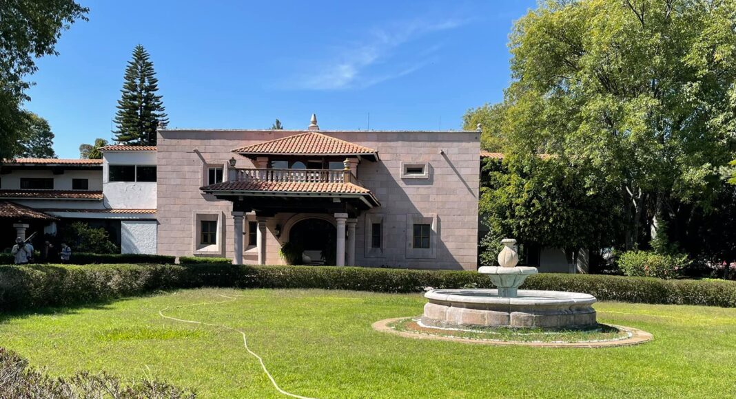 Resurge video de la lujosa residencia de Silvano Aureoles