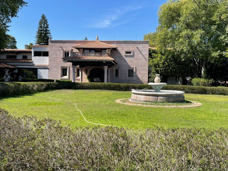 Resurge vídeo de la lujosa residencia de Silvano Aureoles; búnker, helipuerto y áreas exclusivas