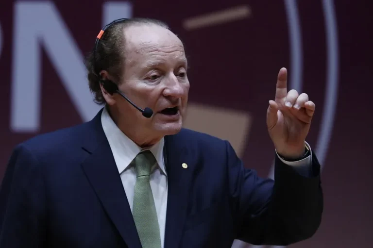 Nobel de Economía propone fortalecer pensiones en México