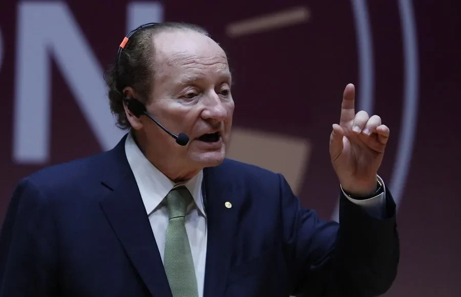 Nobel de Economía propone fortalecer pensiones en México