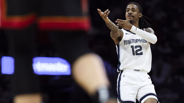 NBA multa a Ja Morant con 75 mil dólares por gesto con la mano simulando un arma