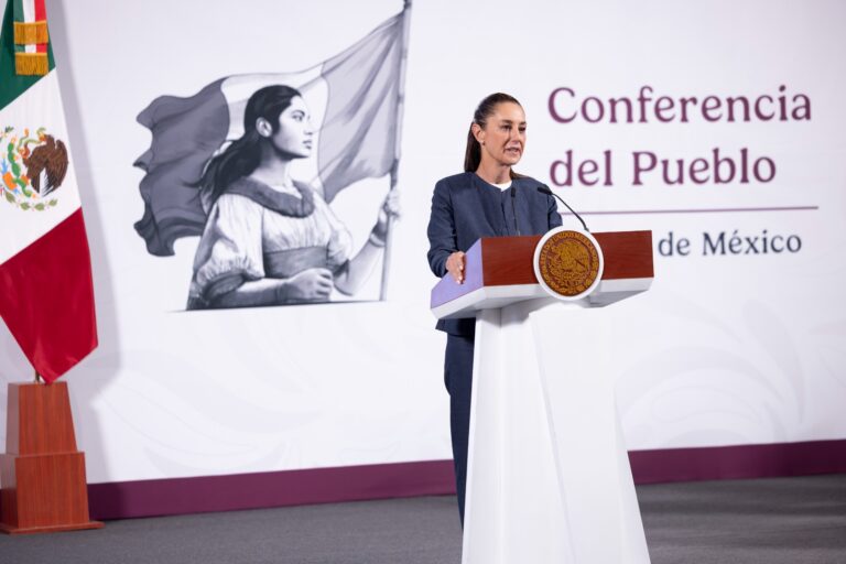 Claudia Sheinbaum lamenta la muerte de Mario Vargas Llosa y reconoce su grandeza literaria