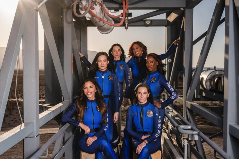 Blue Origin lanza su primera misión tripulada solo por mujeres