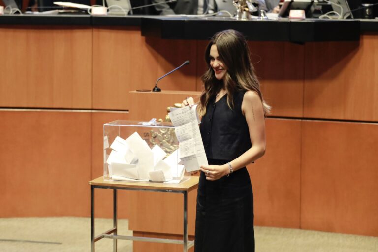 Sheinbaum y liderazgos de Morena abordan campañas anticipadas