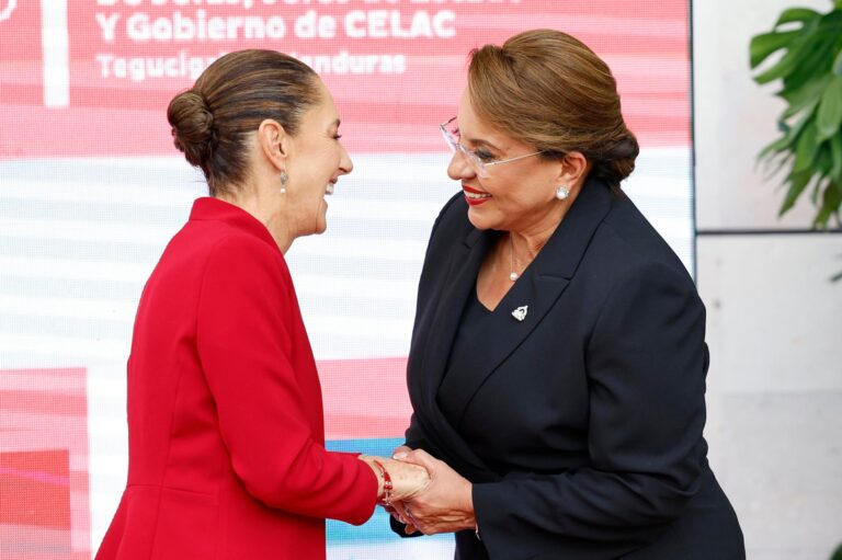 Sheinbaum llega al Banco Central de Honduras para la Cumbre de la CELAC