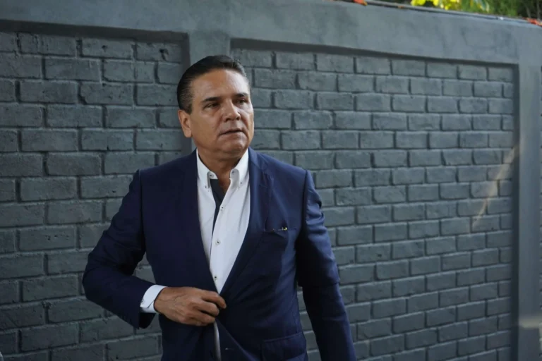 Aureoles obtiene amparo contra orden de aprehensión