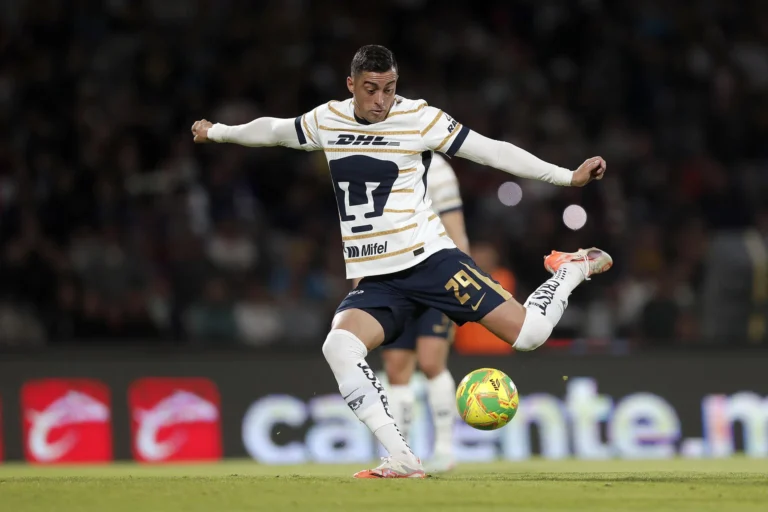 Pumas sufre pero avanza en el play-in tras vencer a FC Juárez en penales