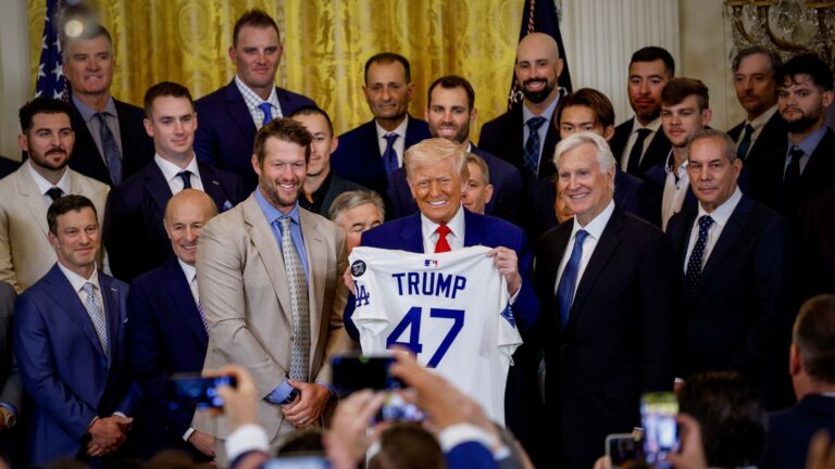 Trump recibe a los Dodgers en la Casa Blanca y elogia a Ohtani y Betts