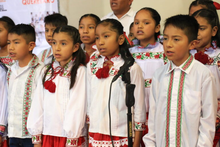 Comunidades indígenas pueden interpretar el Himno Nacional en su lengua