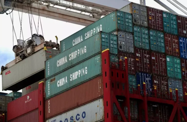 China responde con aranceles y restricciones en medio de escalada comercial con EU