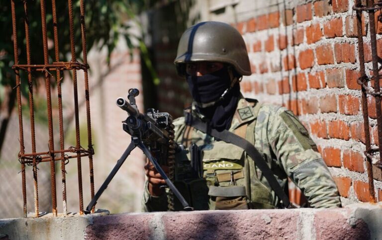 Ataque con mina en Michoacán deja seis militares muertos
