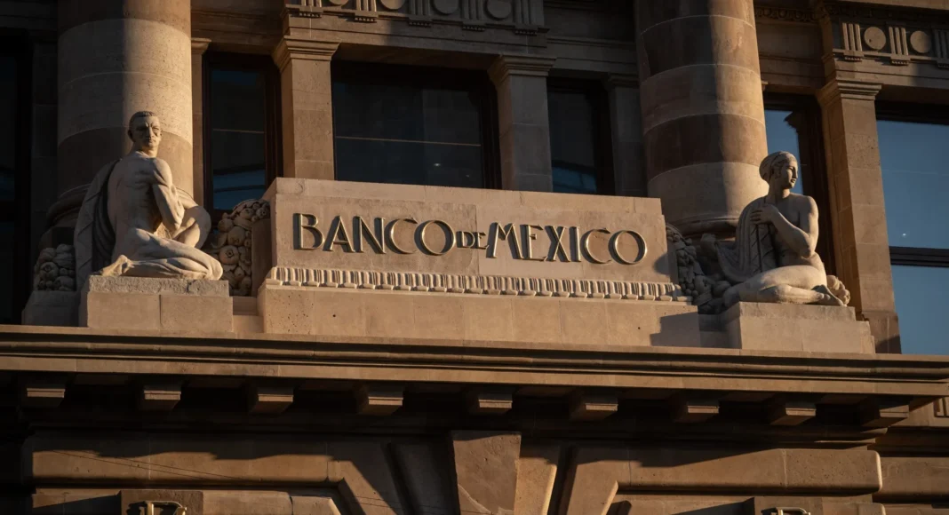 Banxico advierte estancamiento económico y posible recesión en 2025