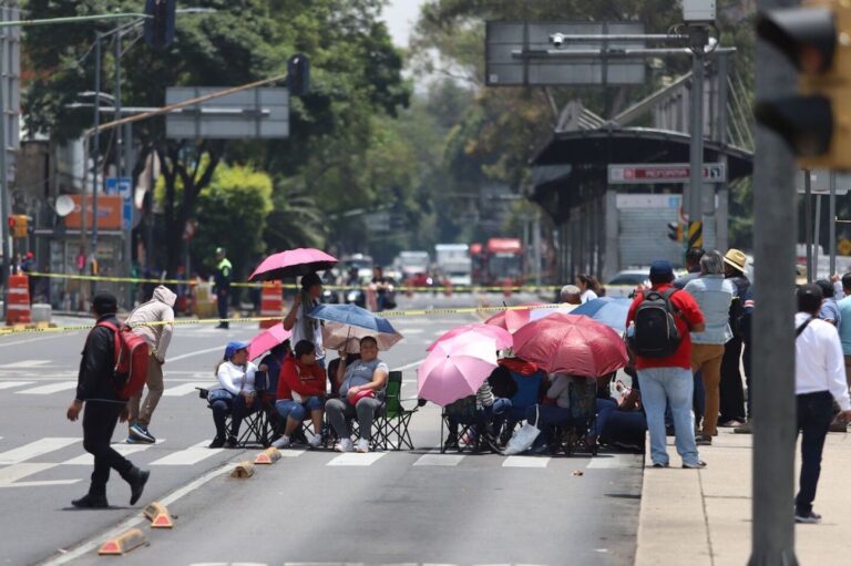 CNTE avanza hacia Torre del Caballito en jornada 16 de protesta