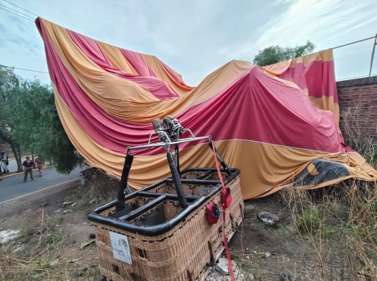Se desploma globo aerostático en Teotihuacán; hay 14 personas lesionadas