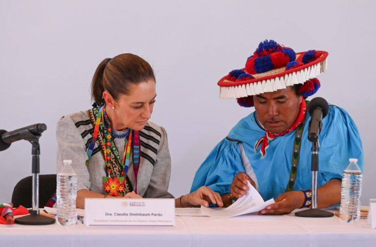 Sheinbaum restituye casi 6 mil hectáreas al pueblo wixárika en histórica ceremonia