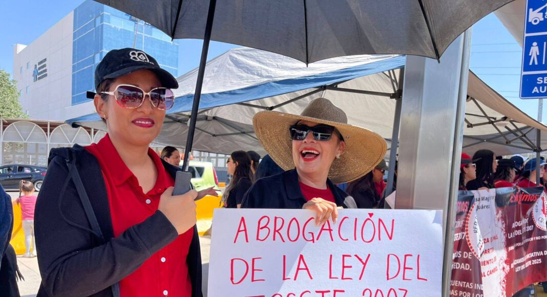 CNTE bloquea AICM tras cancelación de diálogo