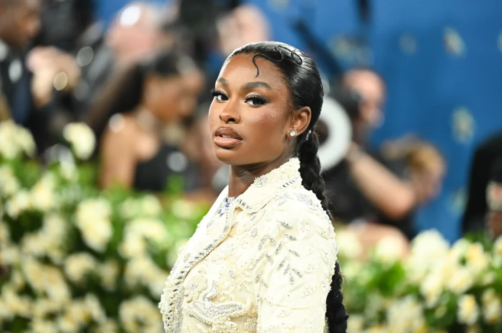 MET Gala 2025 Redefine la Elegancia con Orgullo Negro (GALERÍA) 📷 26 MET Gala 2025 Redefine la Elegancia con Orgullo Negro (GALERÍA) 📷