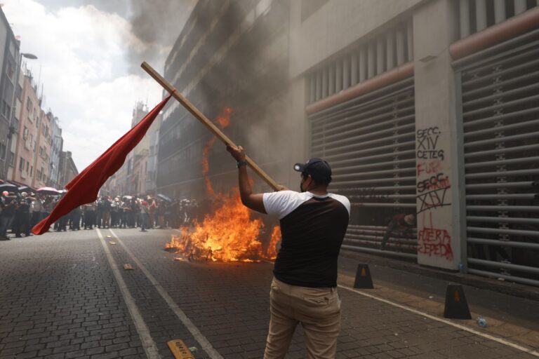 Sheinbaum: CNTE debe deslindarse de disturbios