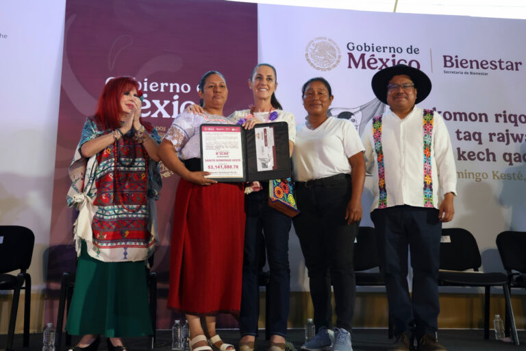 Sheinbaum entrega recursos directos a pueblos originarios