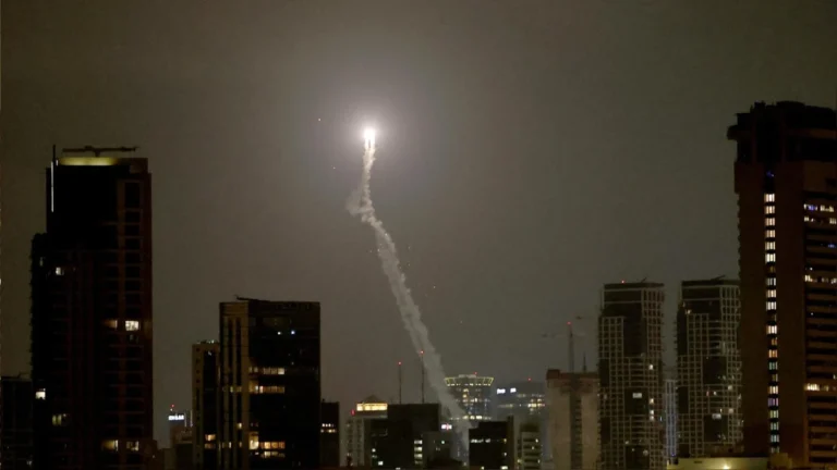 Irán lanza misiles contra bases de EU en Qatar e Irak