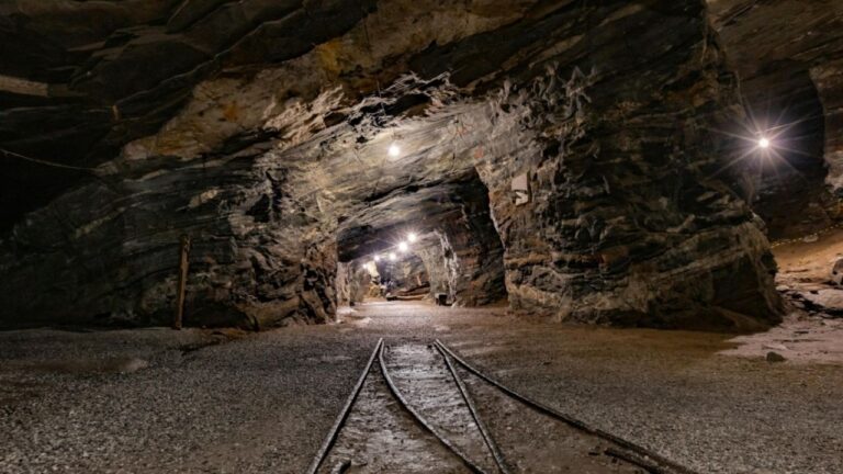 Hallan tres cuerpos en una mina inactiva en Baviácora, Sonora