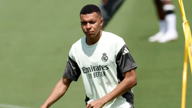 Mbappé vuelve a entrenar con el Real Madrid tras recuperación