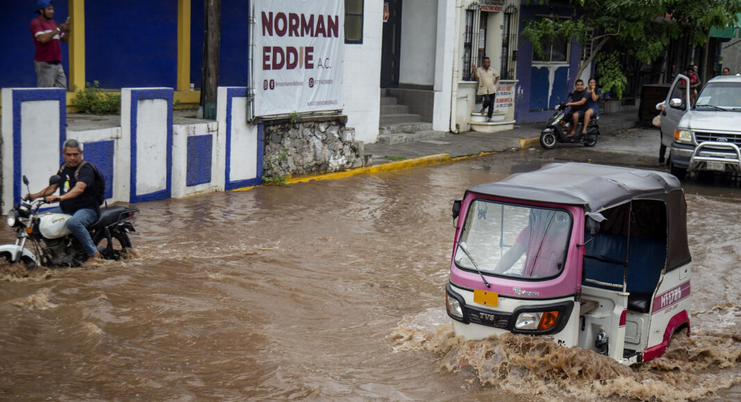 Erick deja un muerto, afectaciones y miles de damnificados en Oaxaca y Guerrero