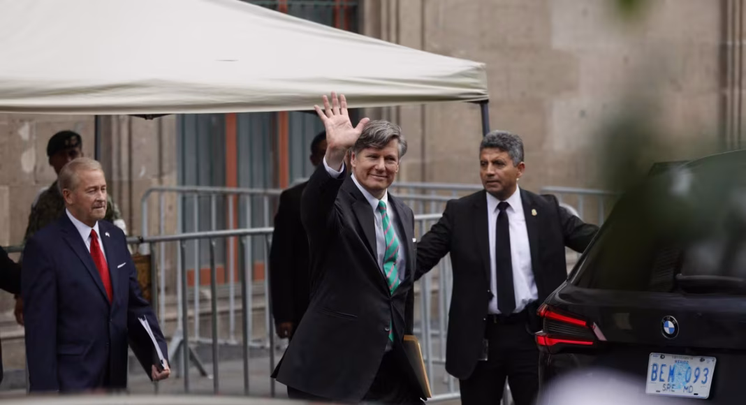 Christopher Landau se reúne con Sheinbaum en Palacio Nacional